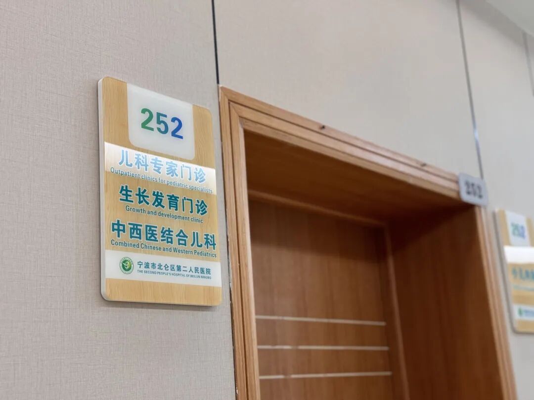 10岁男孩跟着爸爸慢跑，没摔没碰突然骨折，医生：并非个例，家里有娃的要注意 ... ...