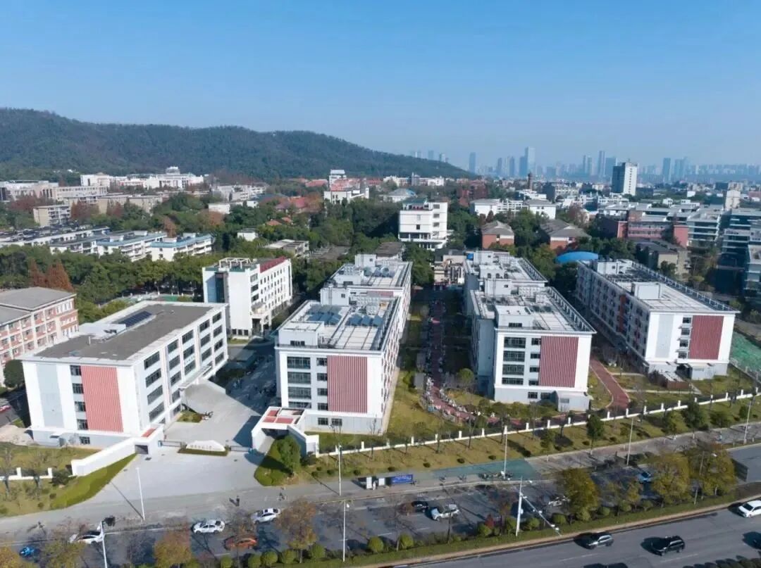 深圳大学拟租800万元豪宅当学生宿舍？业主担忧：公共资源会被严重挤占，不愿小区被贴  ...