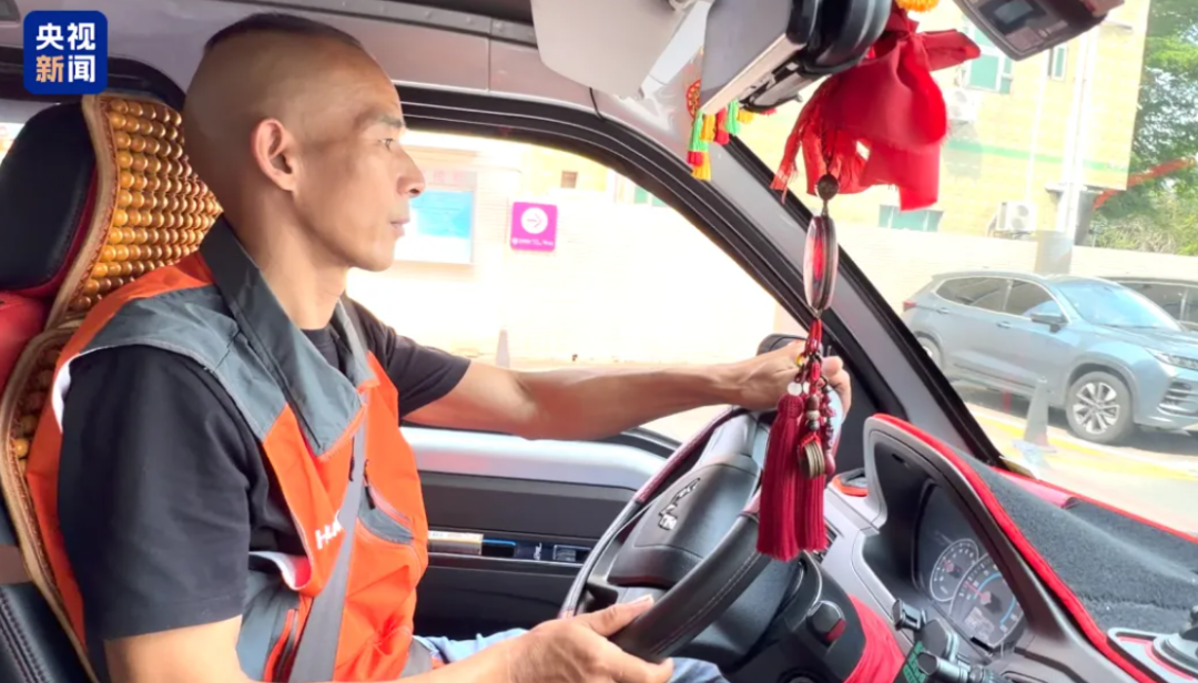 4月15日，湖南长沙17岁的唐露正在宿舍休息刷视频突然看到一张熟悉的面孔——自己的爸爸，唐植勇点进去一看才知道爸爸上了新闻“没有想到平时低调内敛的爸爸这么伟大”4月13日下午4时许G0422武深高速湖南郴州段634公  ...