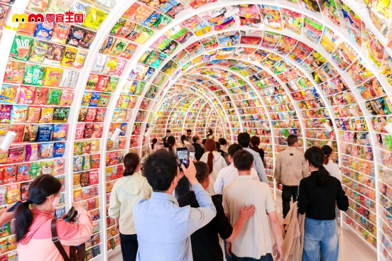 可买可逛可拍可玩，长沙迎首个沉浸式零食体验空间“零食王国 ...