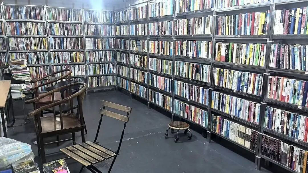 旧书论斤卖，深圳“9元1斤”书店火了！有人一次性买走1吨，小朋友淘到心爱图书开心到 ...