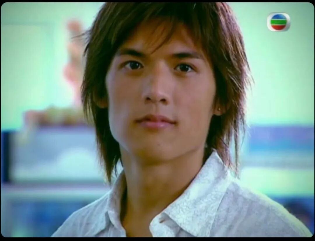 TVB前艺人中年失业又负债，放下昔日偶像身段，靠开专车养妻儿 ... ...