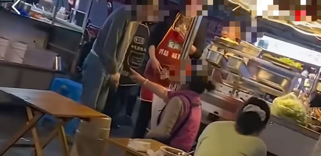 重庆撒泼毒母女一夜出名，谁看了不喊一句离谱？