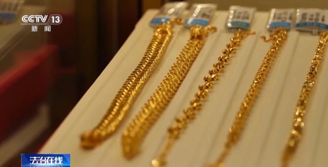 男子盗走价值140万黄金，四川崇州黄金窃案细节曝光：潜伏通风管道9小时，切断金店电源 ...