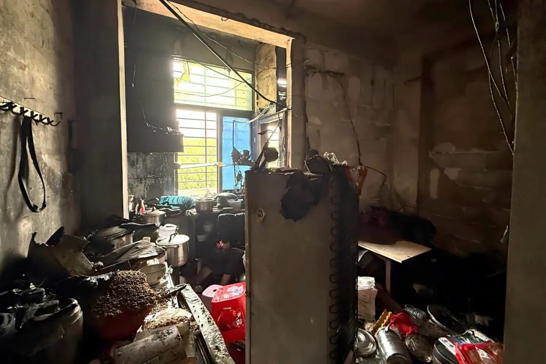 一对老夫妇3年意外烧掉2套房！这个“定时炸弹”很多人家里都有，消防提醒：引以为戒， ...