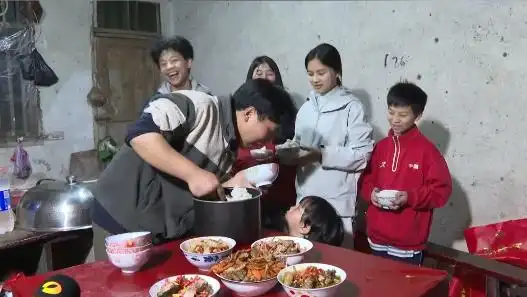 21岁小伙‌靠卖猪肉养6个弟妹”？当地民政局、妇联回应