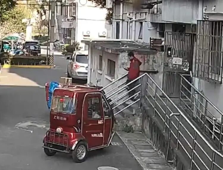 快递员将7999元的手机放门口，买家没收到！20多天后，手机自己“报警”了 ... ...