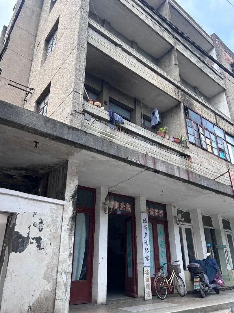 杭州八旬夫妇守着48年老旅店：价格15-40元，看到大家有地方住，就挺满足 ... ...