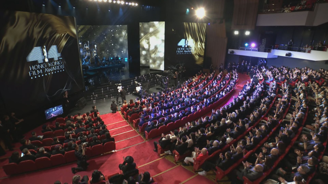 许绍雄、梁小龙、蔡澜…37位已故港星的名字亮起，全网泪崩！ ... ...