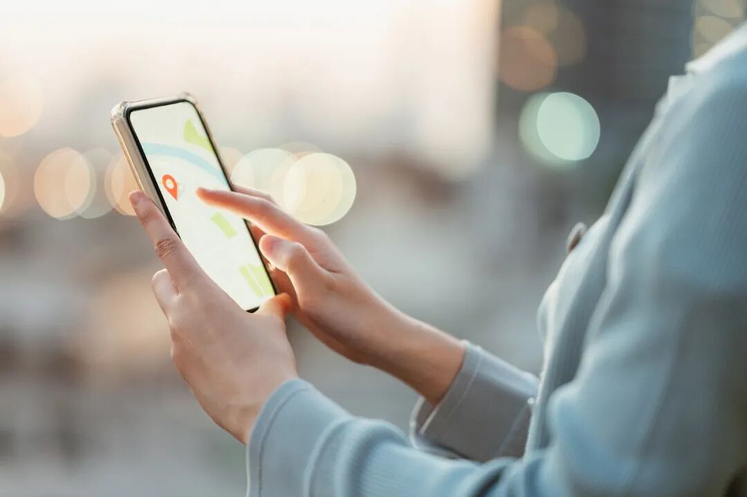 明明身在办公室，朋友圈定位却在马尔代夫？