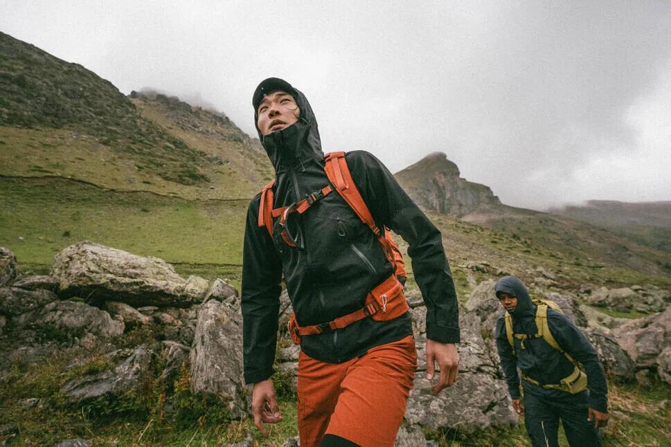 你身上的冲锋衣，可能正在毒害全人类？