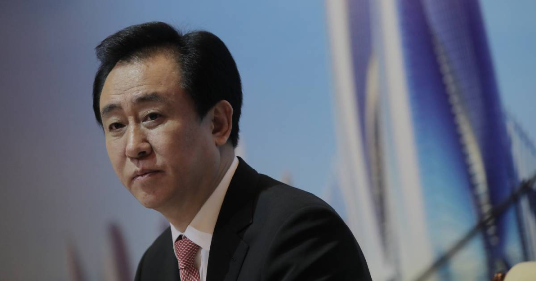 恒大风波的余震，仍在持续。恒大爆雷前，普华永道曾连续14年作为为其御用审计，公开数据显示，2009年至2020年，普华永道从恒大拿走的审计费用累计约2.7亿港元。而这2亿审计费，帮助恒大造了个2万亿的债务窟窿。终于  ...