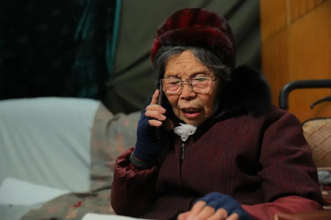 96岁奶奶街头摆摊10年还清2077万元债务